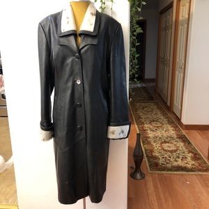 Vintage Women's black leather coat